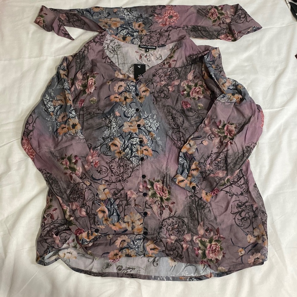 Tolani collection printed top w/ handkerchief hem
